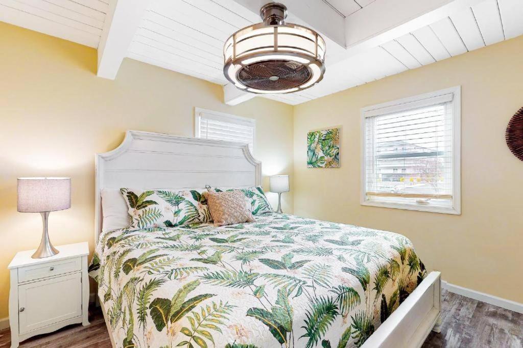 The Orange Crush - 5br Beachfront Family Retreat