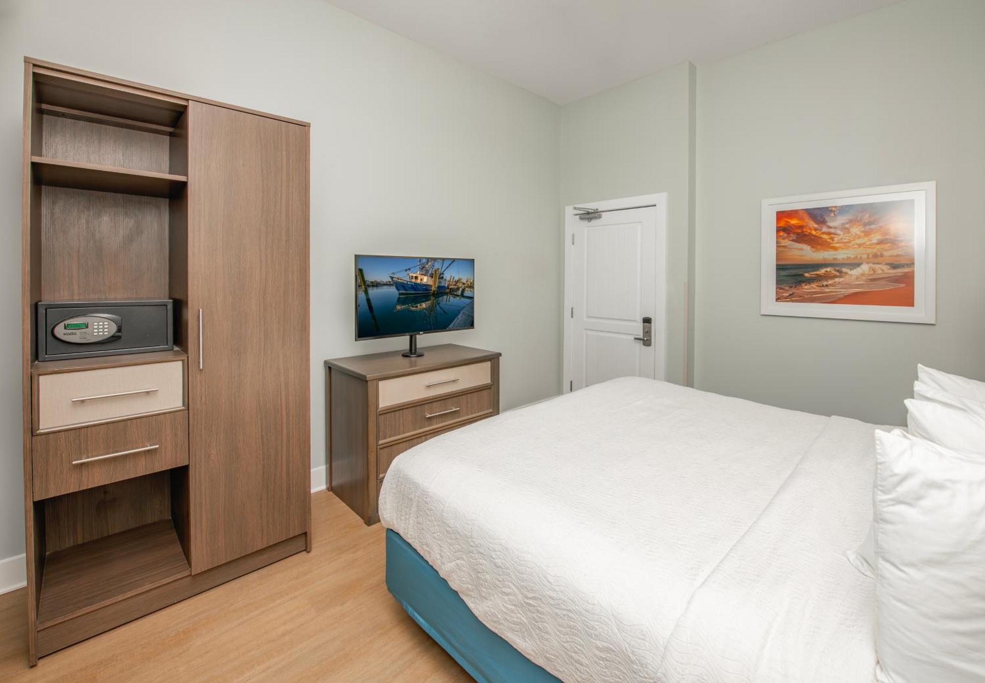 Hotel Commander & Ocean City
