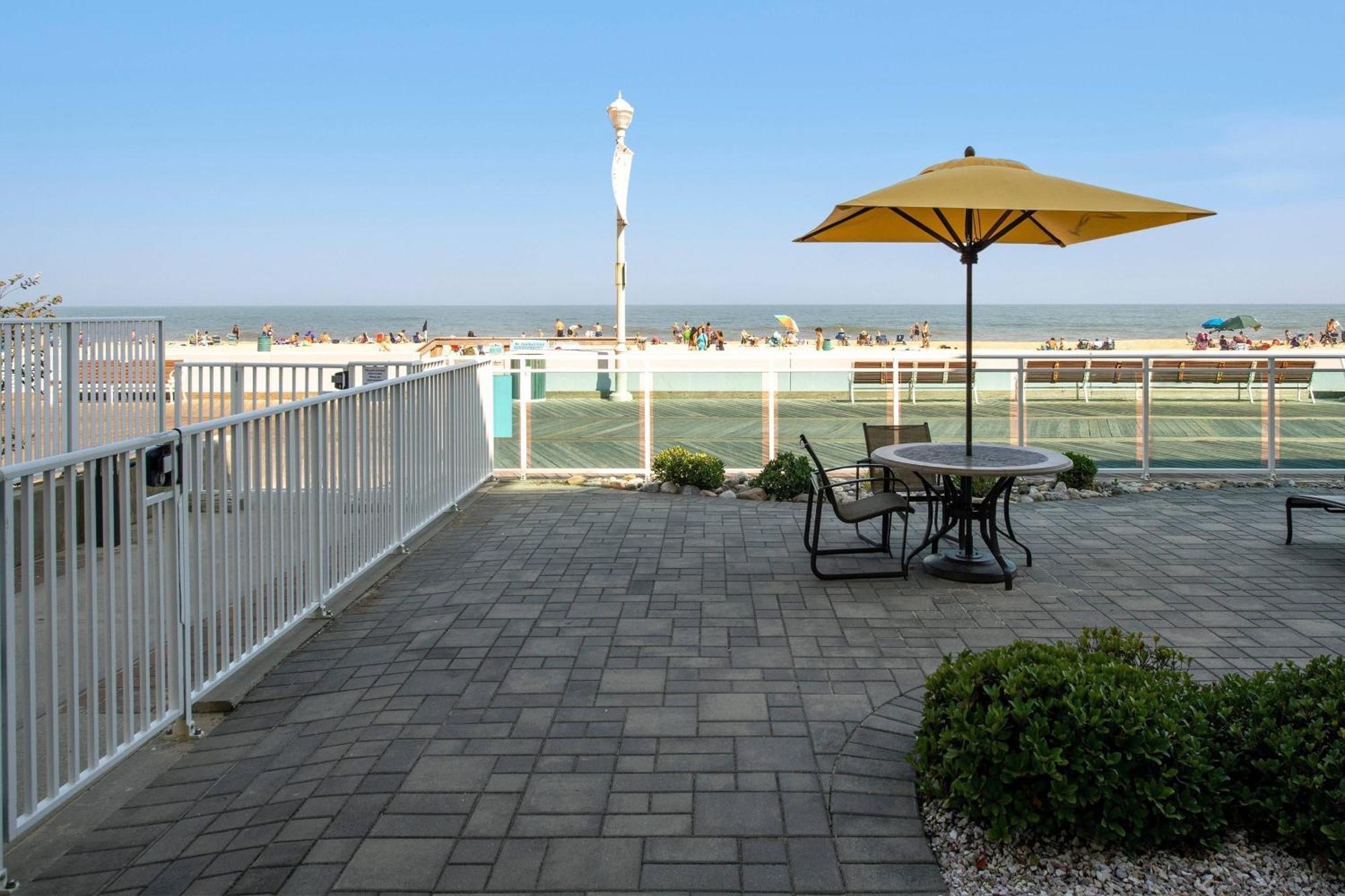 Courtyard By Marriott Ocean Oceanfront