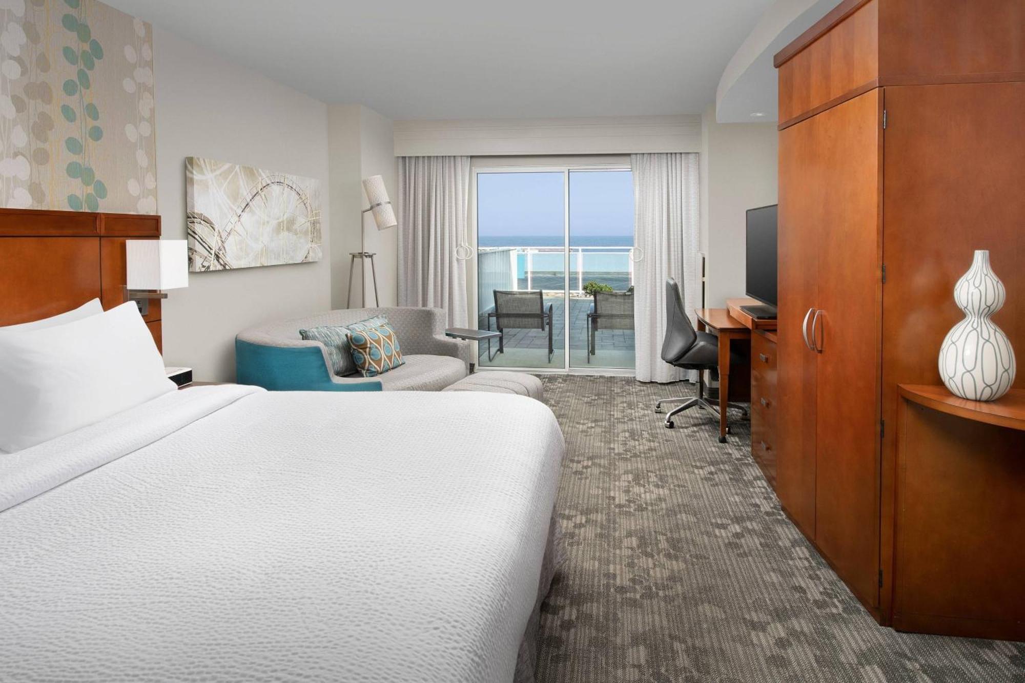 Hotel Courtyard By Marriott Ocean Oceanfront 4*