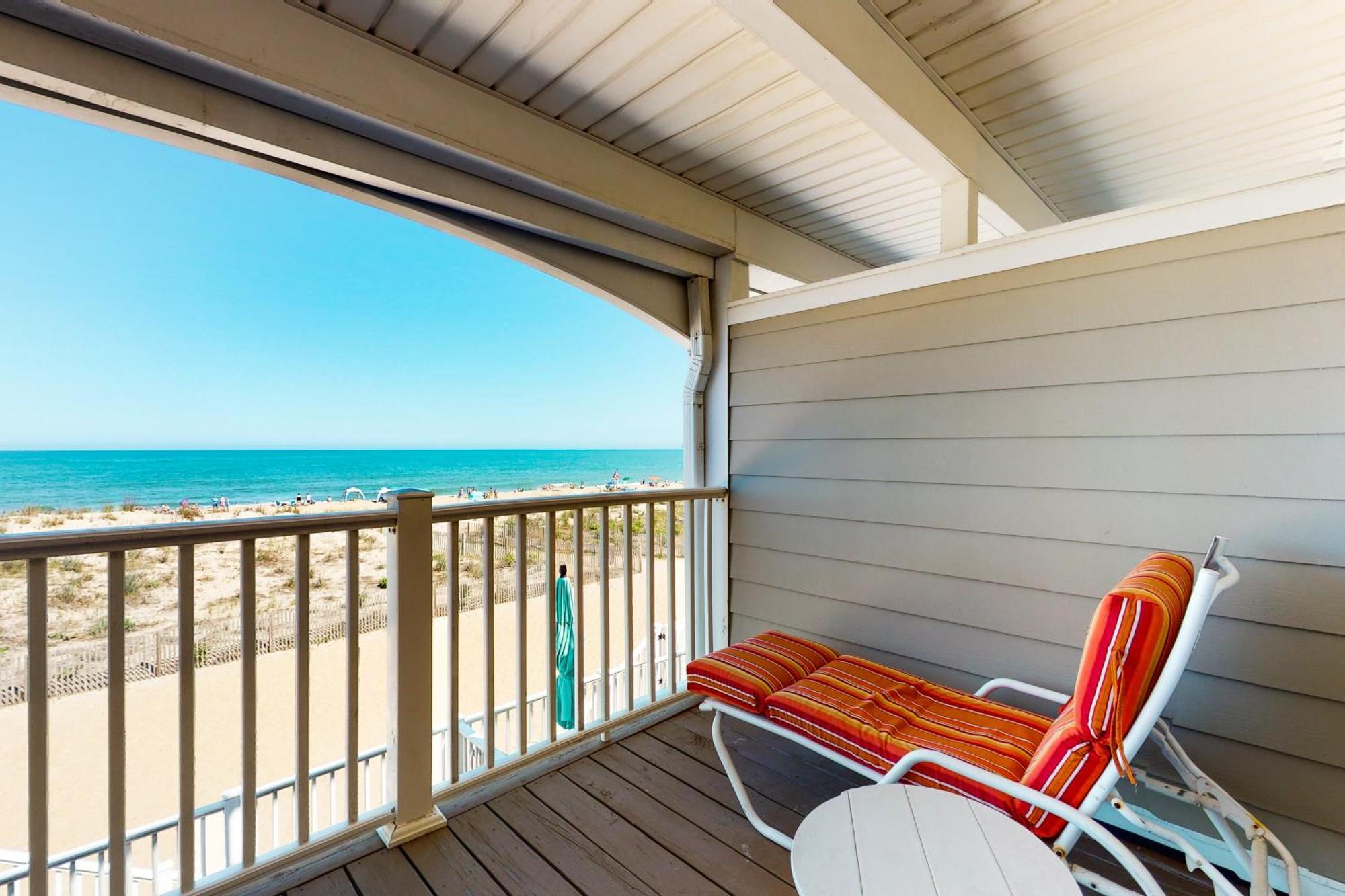 Spacious Beachfront Apartment *