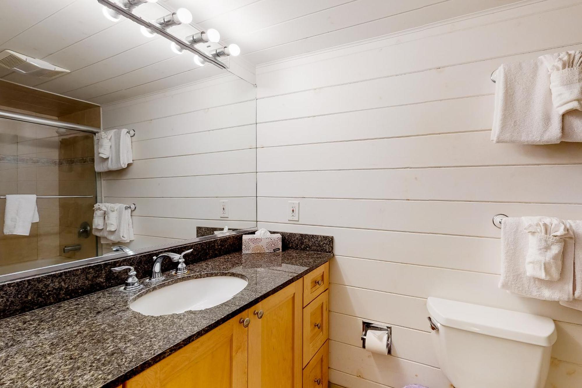 Spacious Beachfront Apartment Ocean City