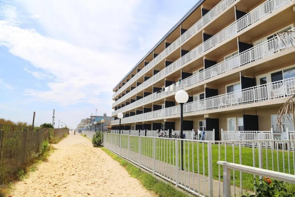 Dunes Oceanfront Hotel