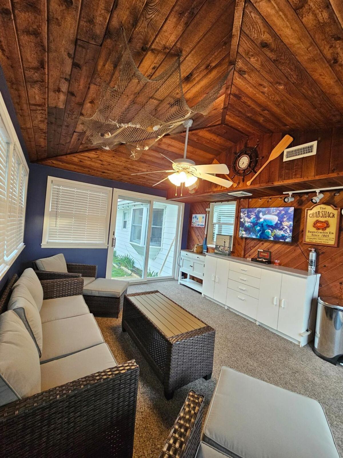 Cozy Bayside Beachhouse Holiday home
