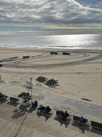 Direct Oceanfront On The Boardwalk At 1st Street, 302, Kitchen, Pool, Gym, Parking Apartment Ocean City