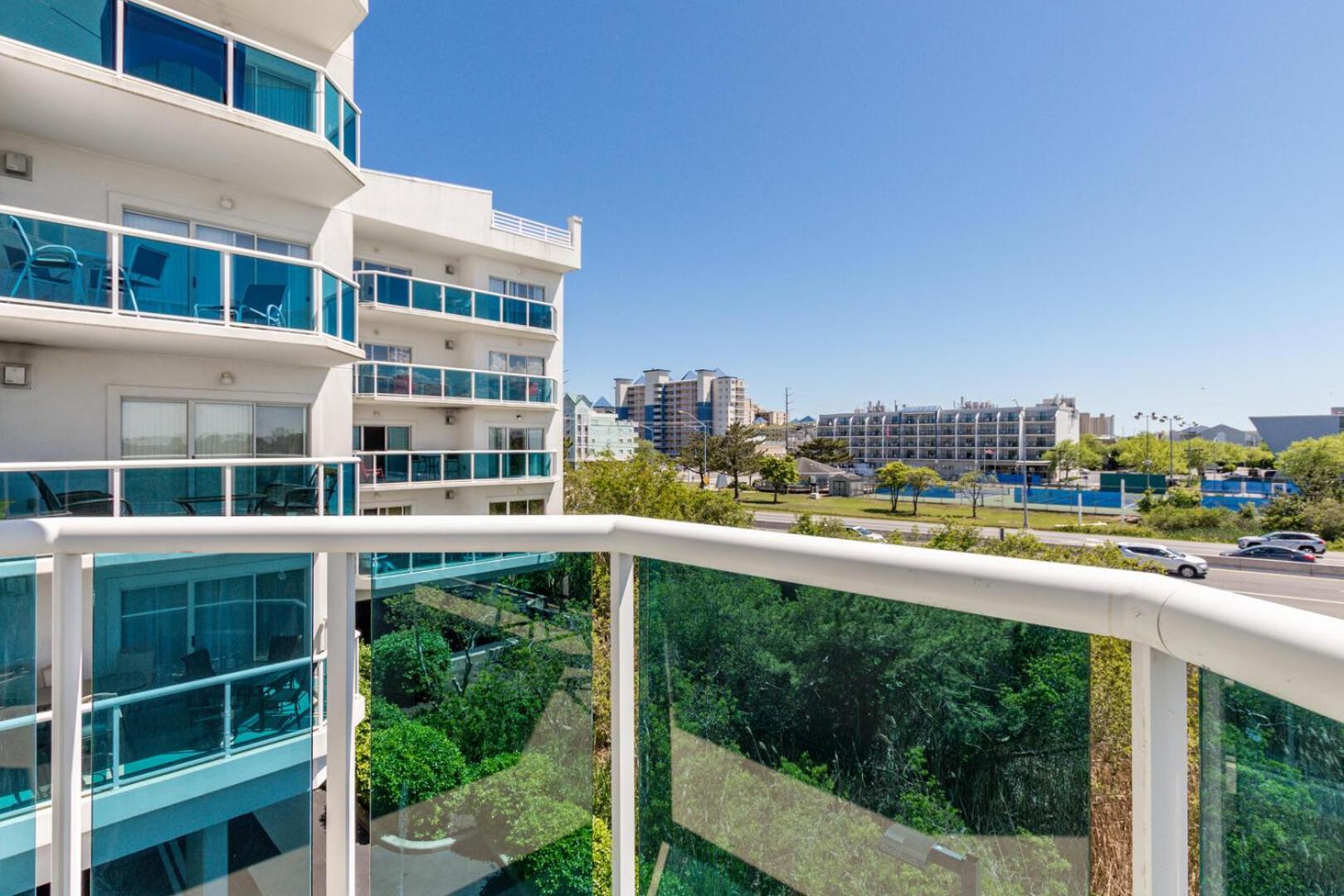 Sunset Pointe 203 Apartment