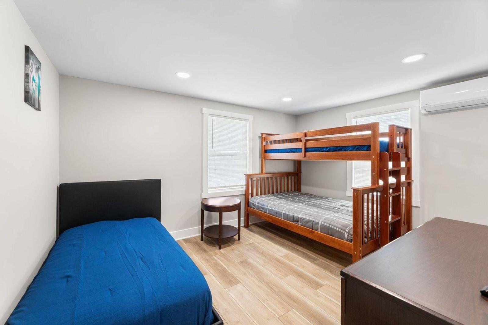 213a Philadelphia Ave Apartment *
