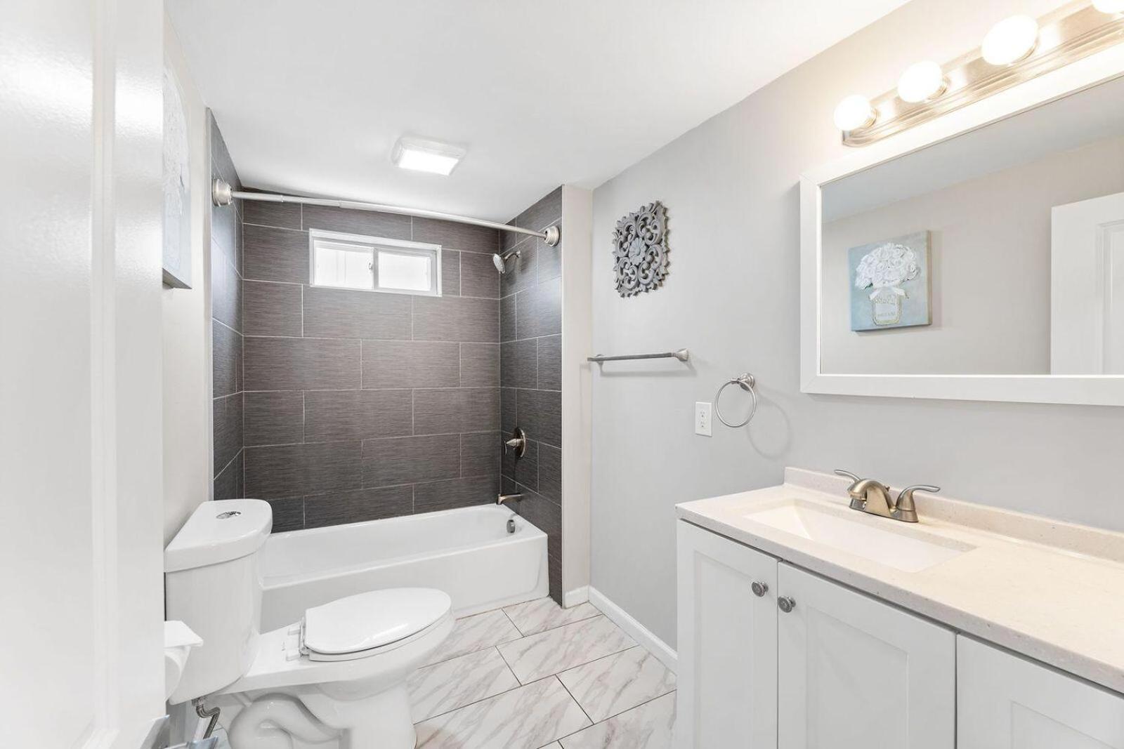 213a Philadelphia Ave Apartment *
