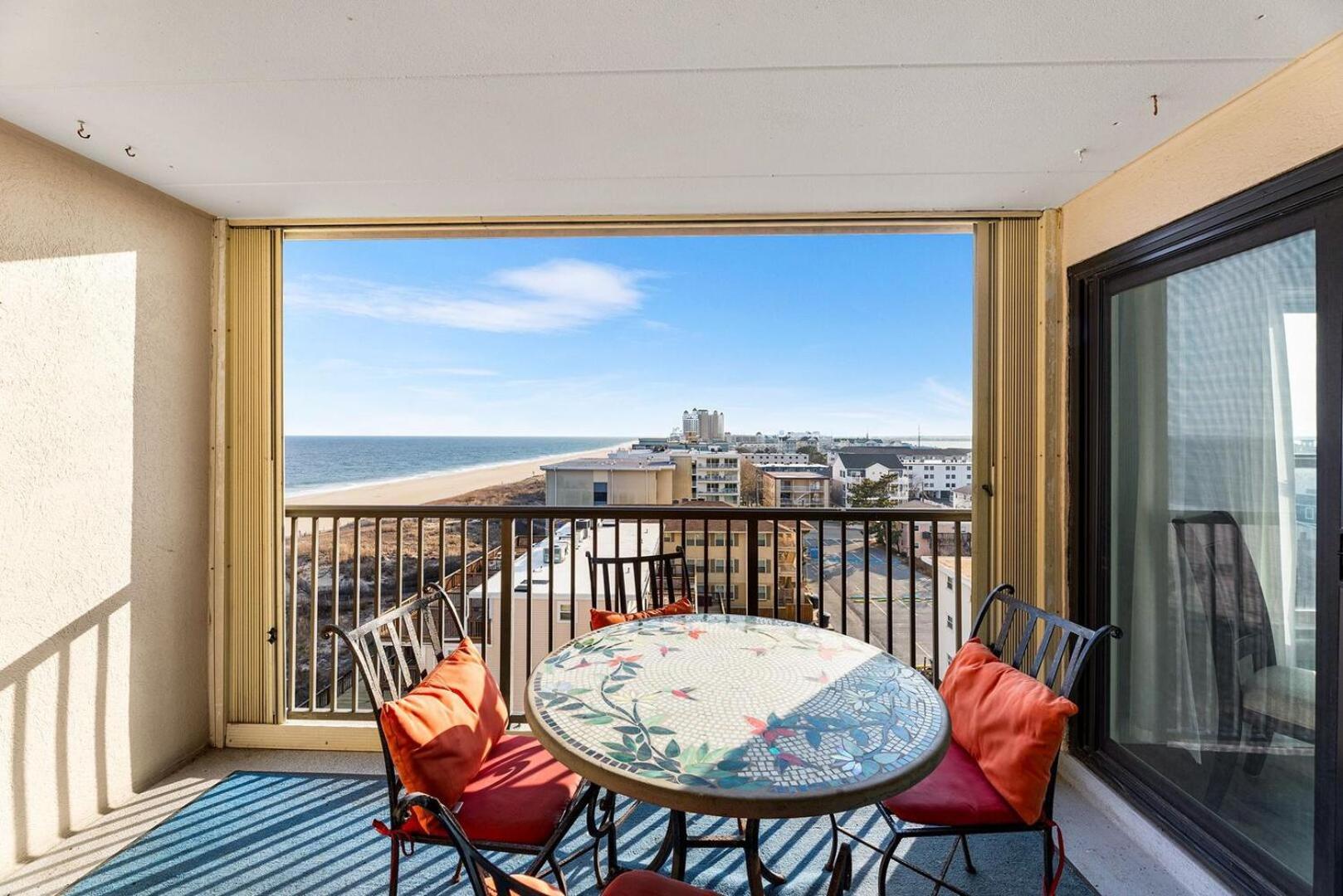 Sandpiper Dunes 702 Direct Oceanfront Apartment *