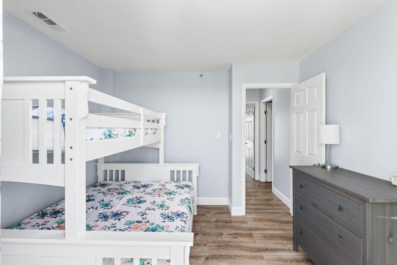 Breezy Point 302 *