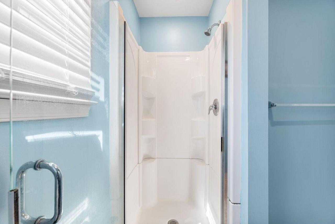 The Barracuda 3 Steps To The 2br Sleeps 6 Apartment
