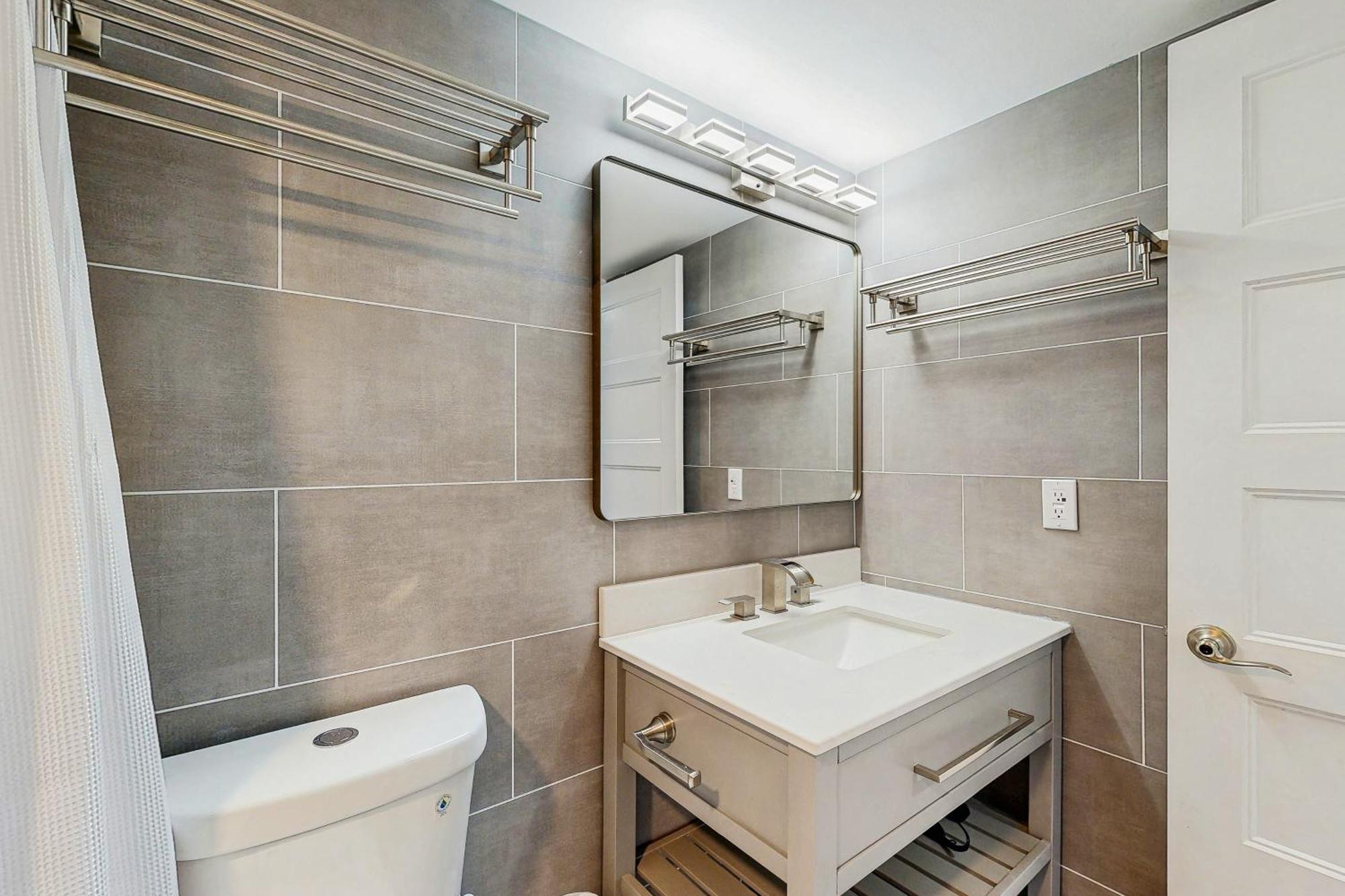 Fountainhead Towers 1008 Apartment *