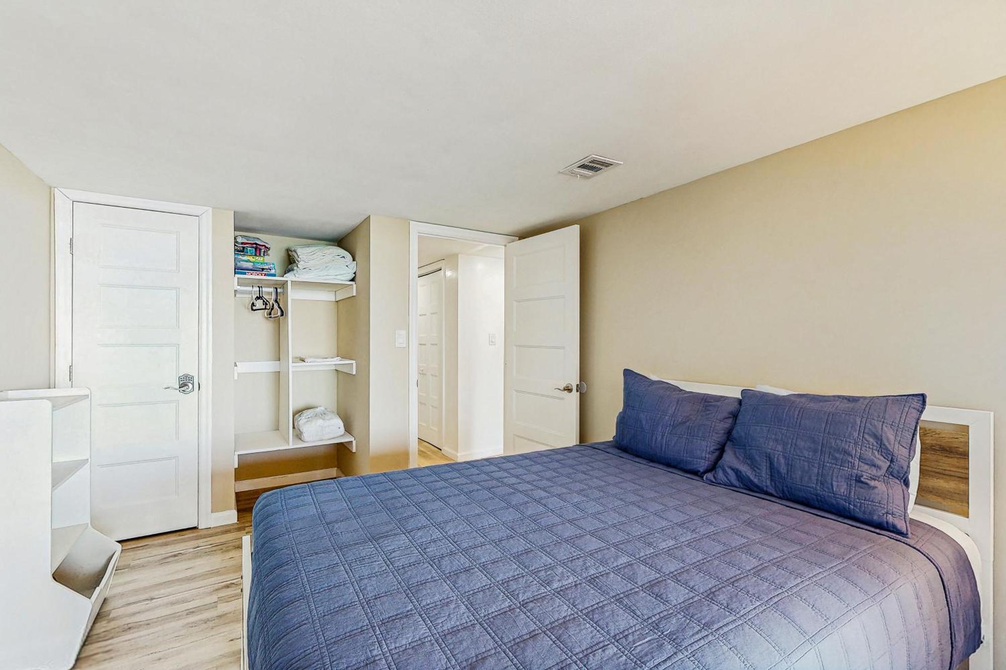 Fountainhead Towers 1008 Apartment *