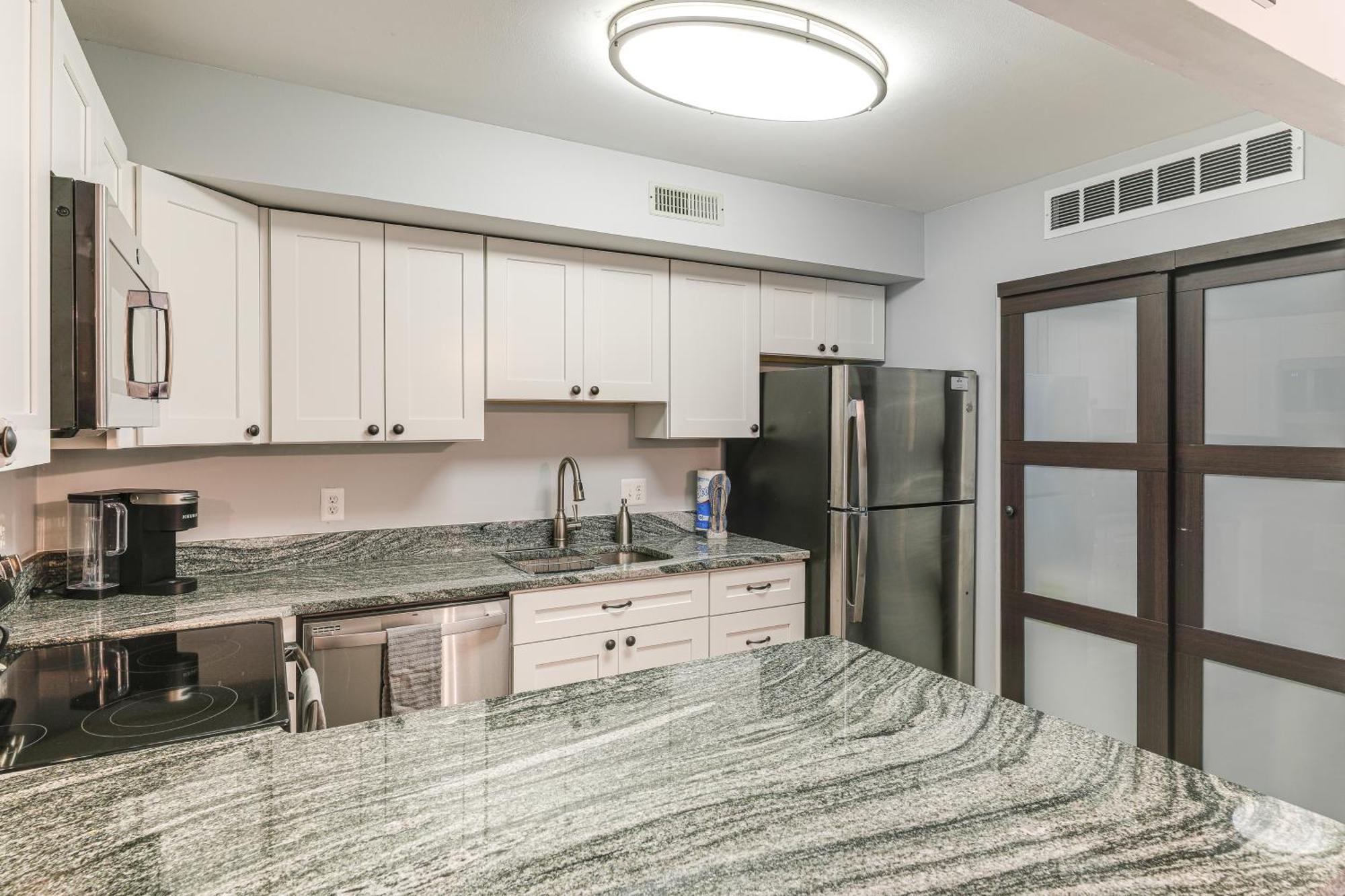 Walk To Newly Remodeled In Ocean Apartment *