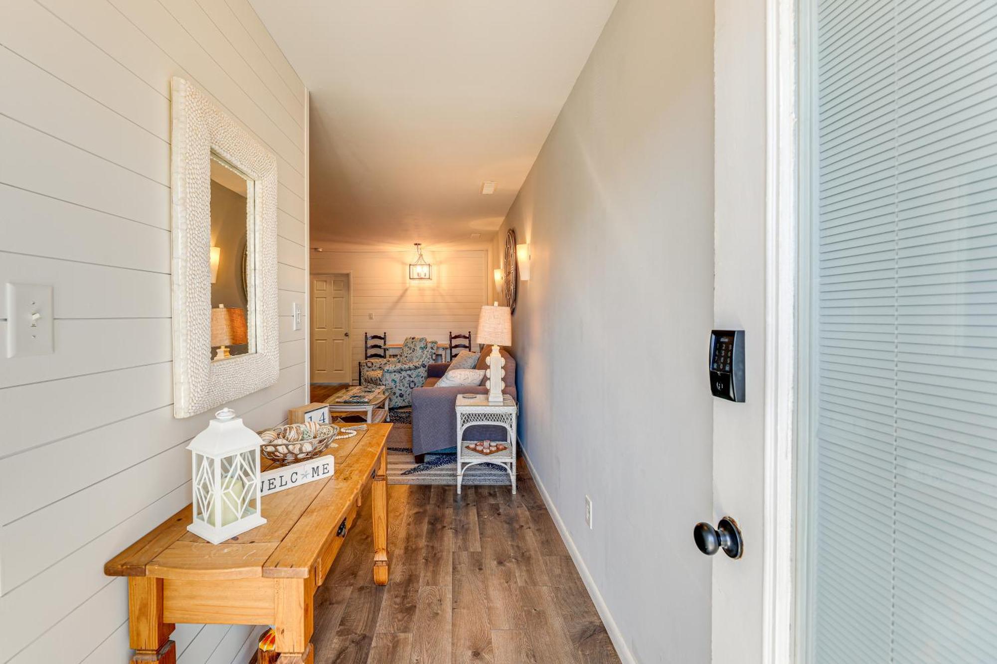 Apartment Walk To Newly Remodeled In Ocean *