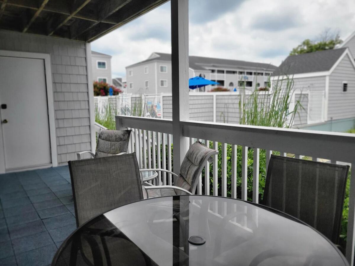 Apartment Hidden Harbour 2br 2ba - Bayside With Pool, Steps To And Northside Park! *