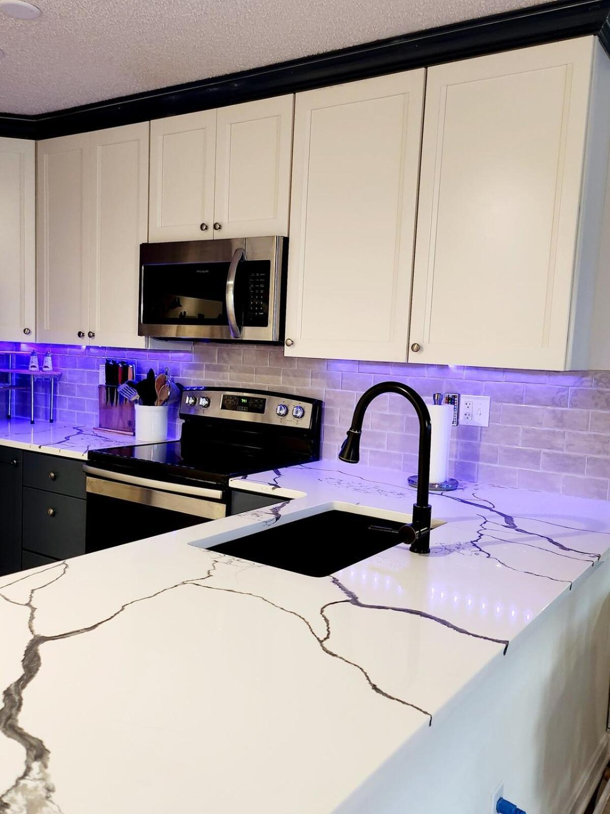 Hidden Harbour 2br 2ba - Bayside With Pool, Steps To And Northside Park! *