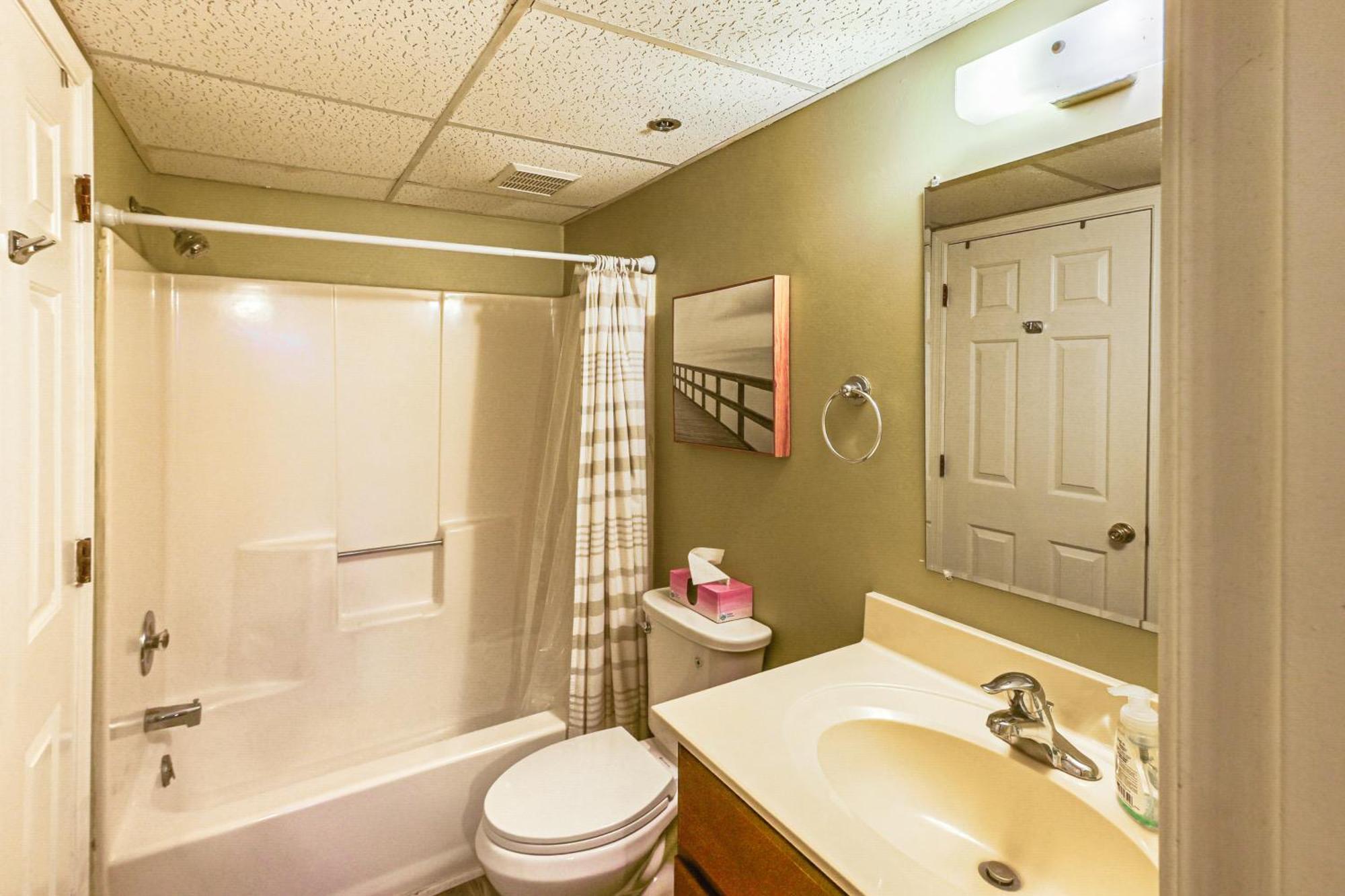 Ocean Escape Less Than 1 Mile To Beaches And Boardwalk!