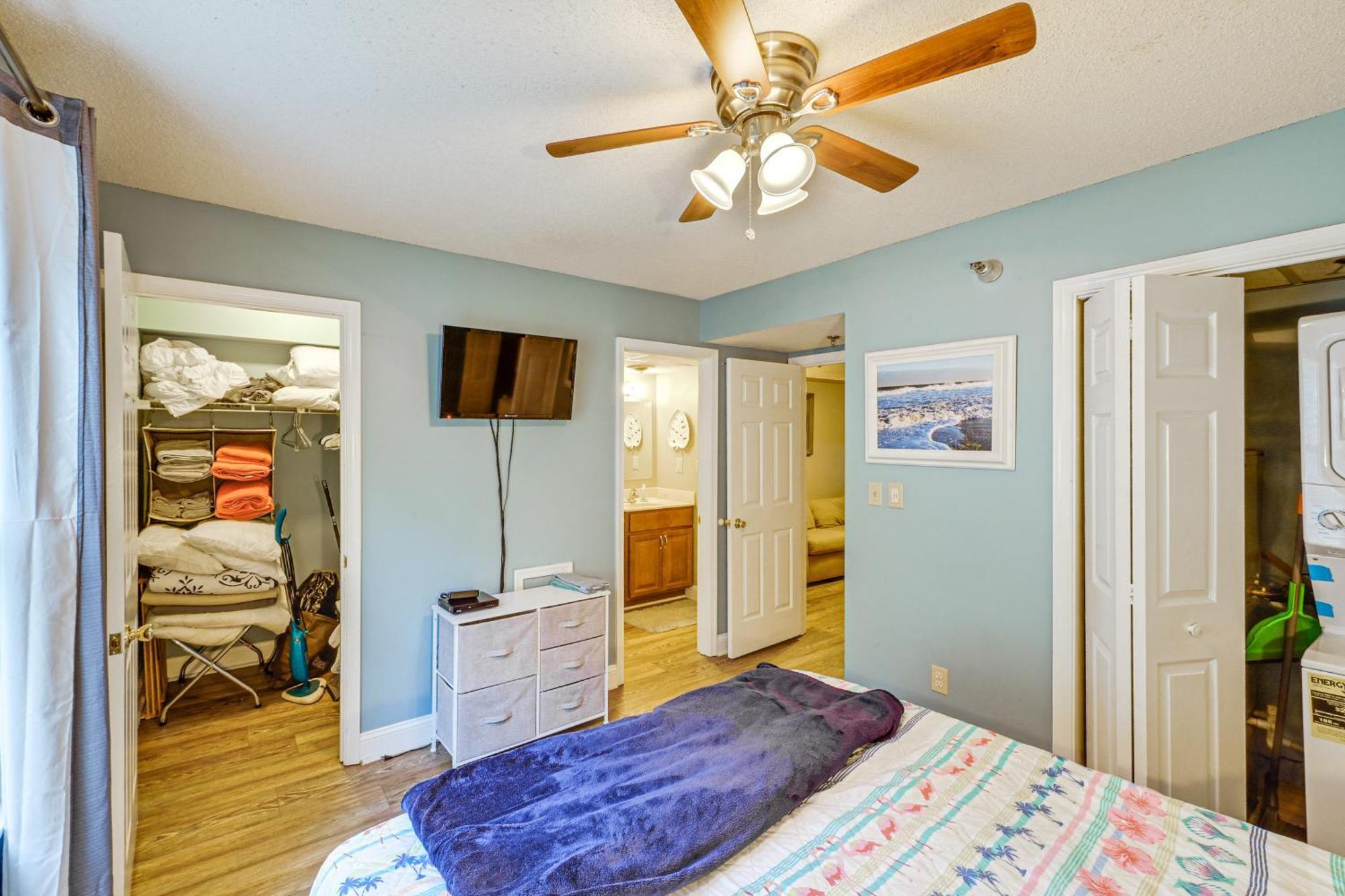 Ocean Escape Less Than 1 Mile To Beaches And Boardwalk! Apartment