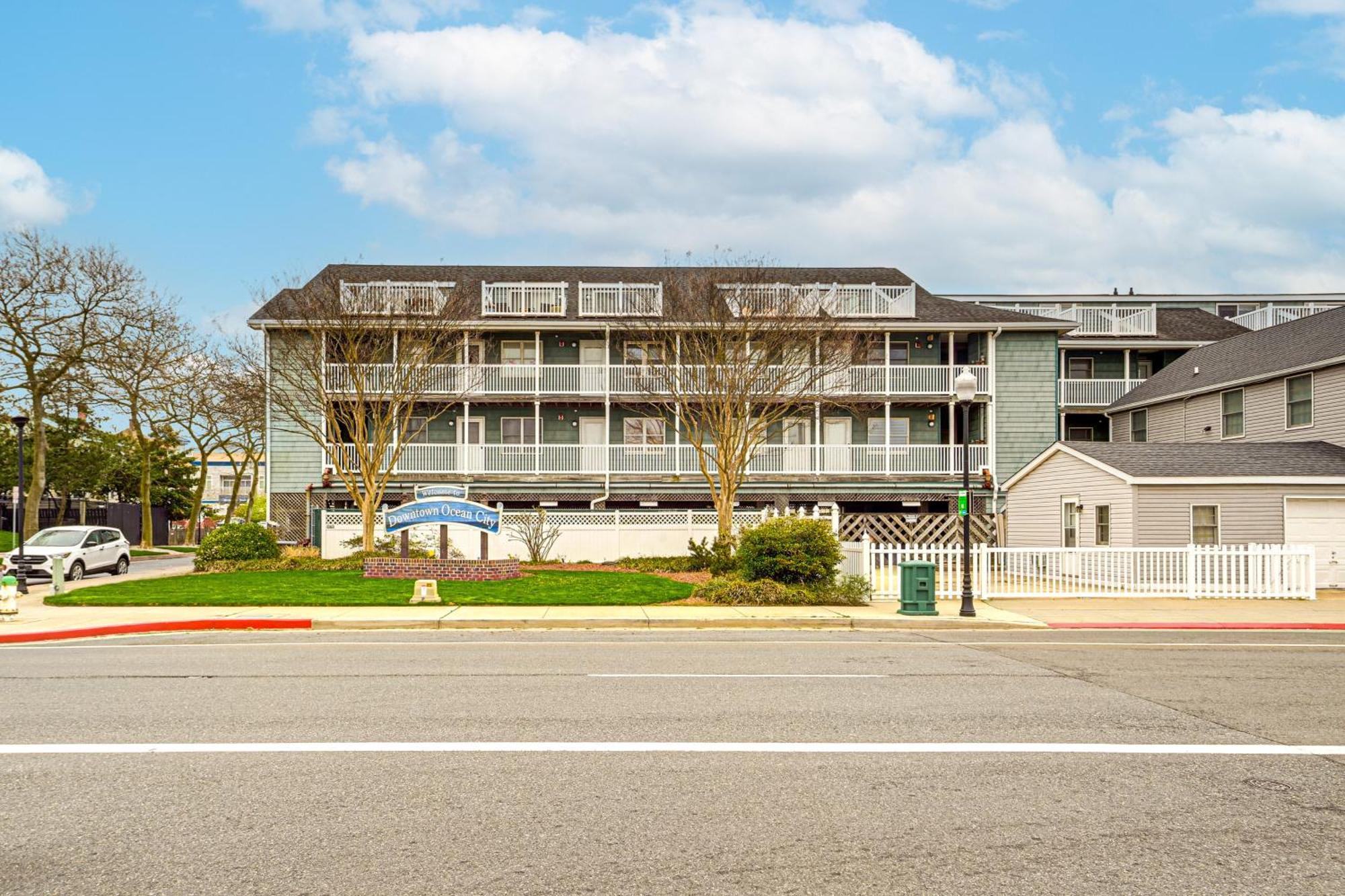 Ocean Escape Less Than 1 Mile To Beaches And Boardwalk! *