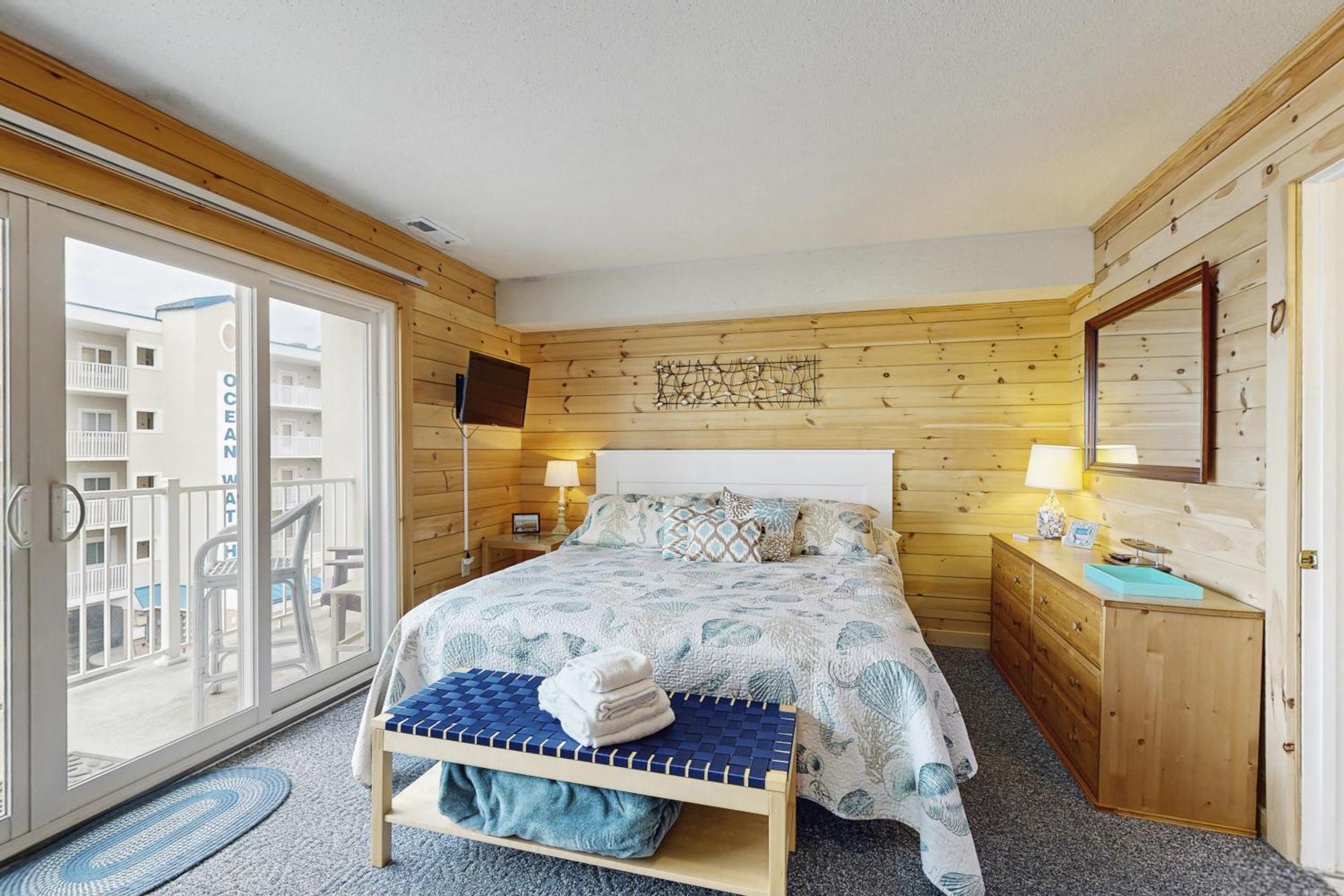 Summer Sands At 80 East