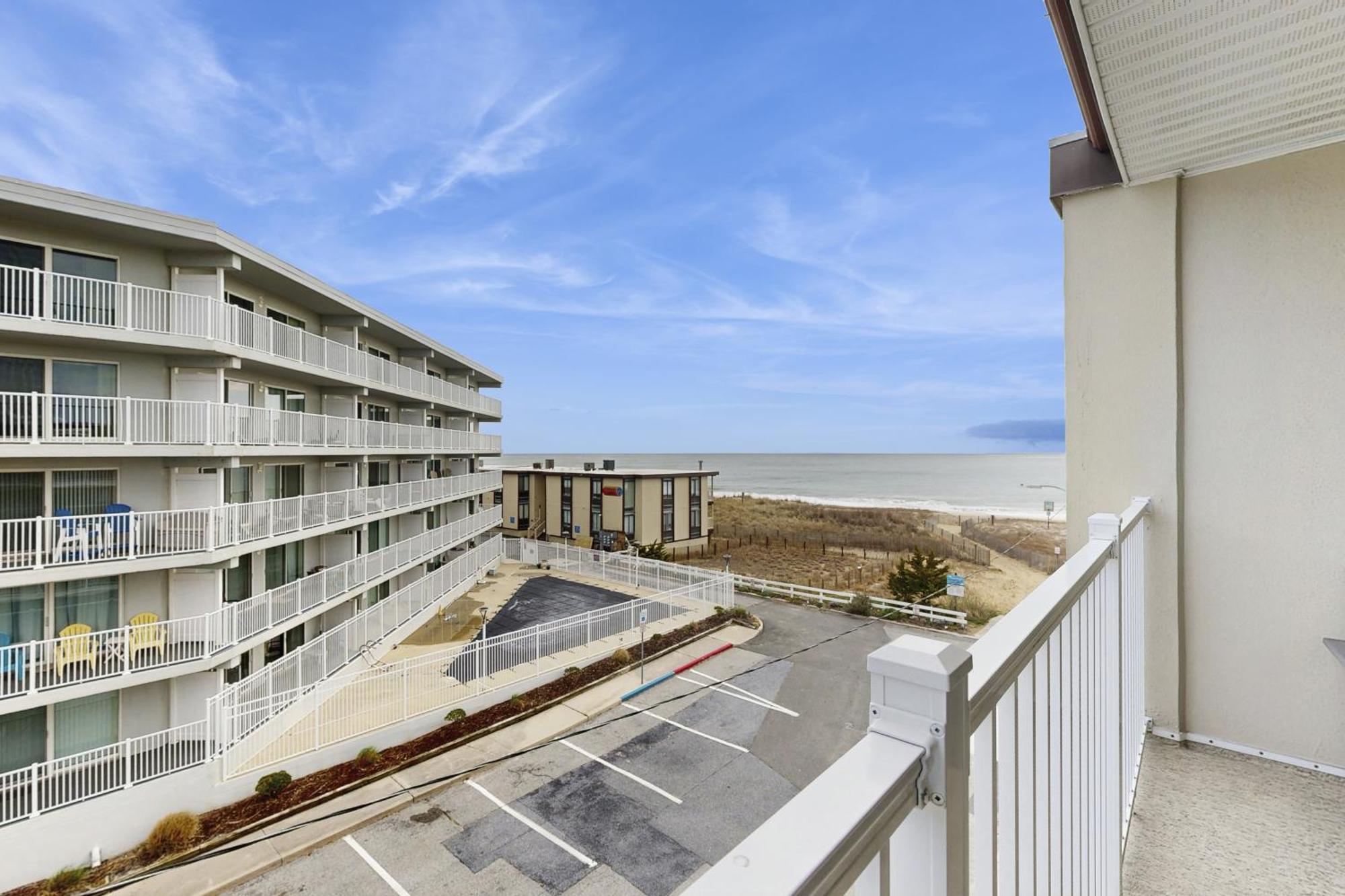 Summer Sands At 80 East Apartment