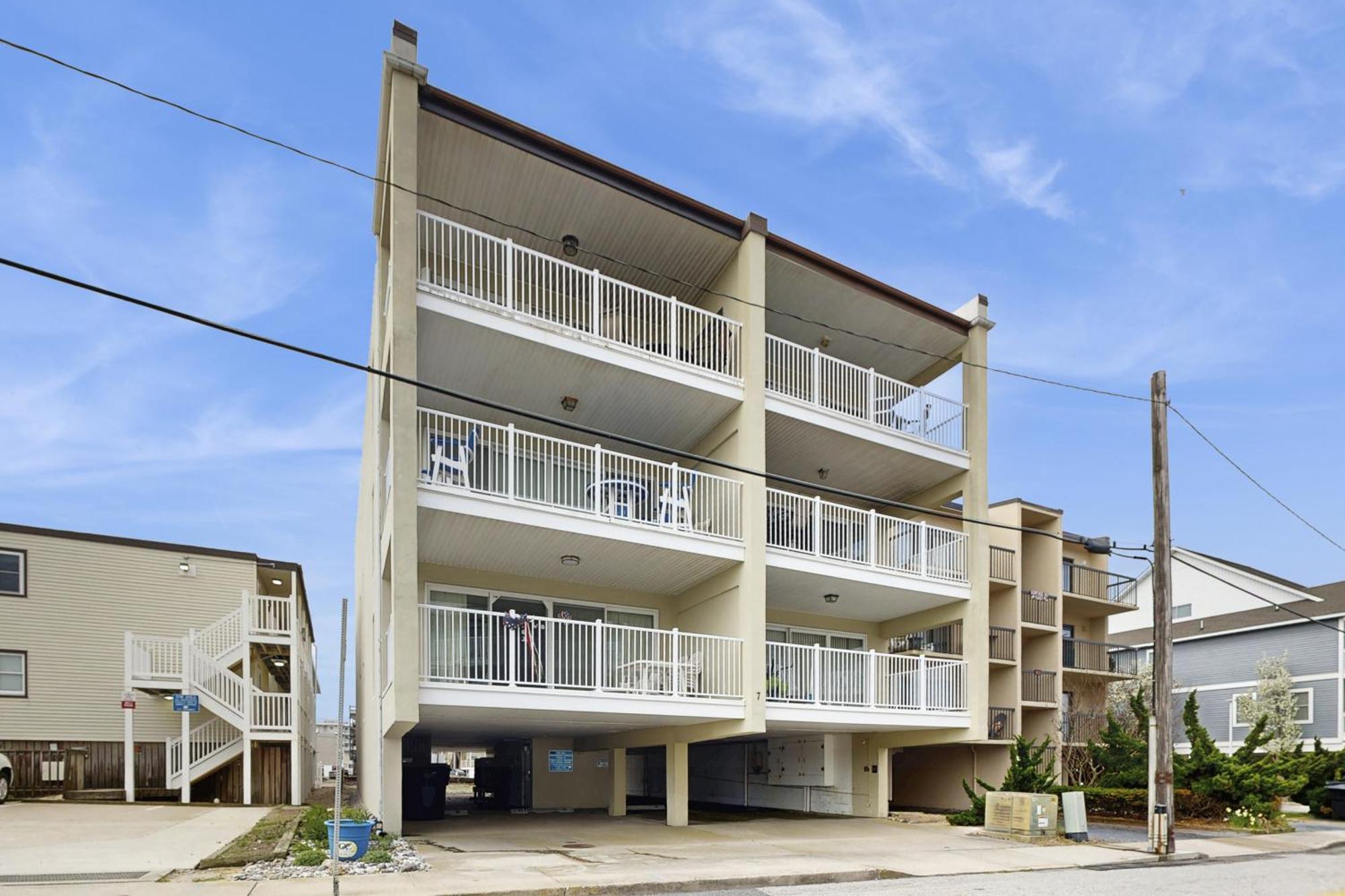 Summer Sands At 80 East Apartment *