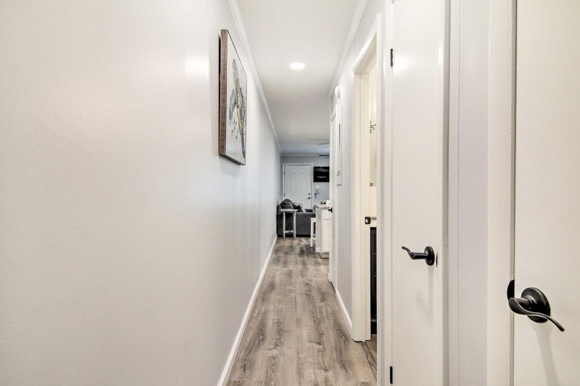 Ocean With Balcony - Walk To The Beach! Apartment Ocean City