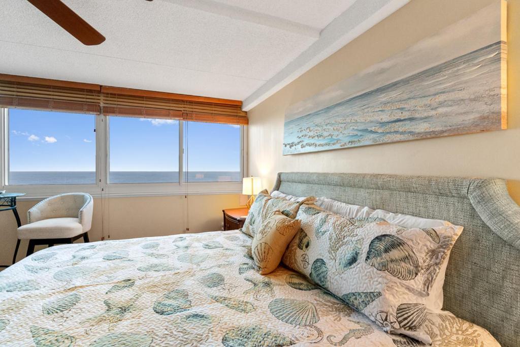 Beachfront 2-bedroom At Atlantis Building, Ocean Ocean Views & Pool Access *