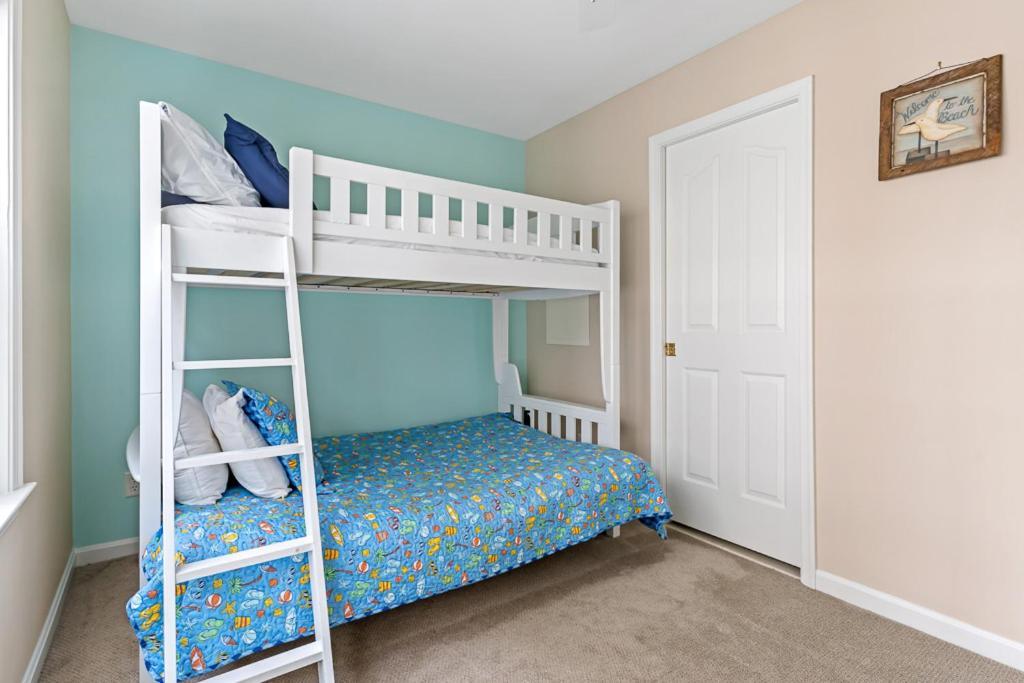 Spacious 4-bedroom Ocean Block Townhouse In Ocean City, Perfect For Families & Group Trips Ocean City