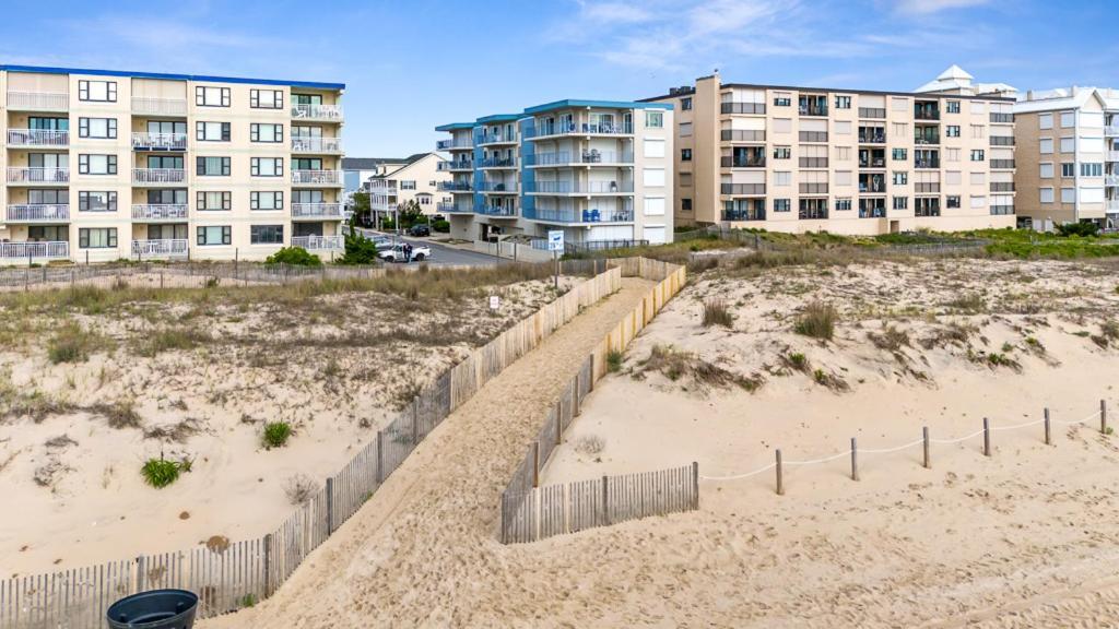 Spacious 4-bedroom Ocean Block Townhouse In Ocean City, Perfect For Families & Group Trips Holiday home