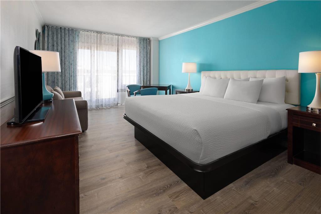 Howard Johnson Plaza By Wyndham Ocean Oceanfront Hotel
