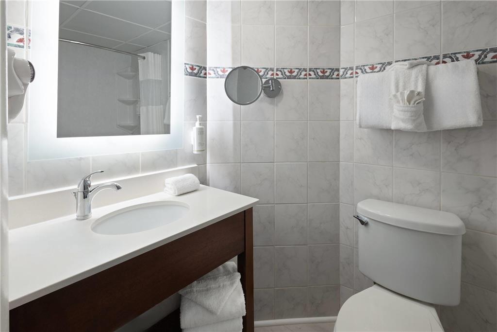 Howard Johnson Plaza By Wyndham Ocean Oceanfront 3*