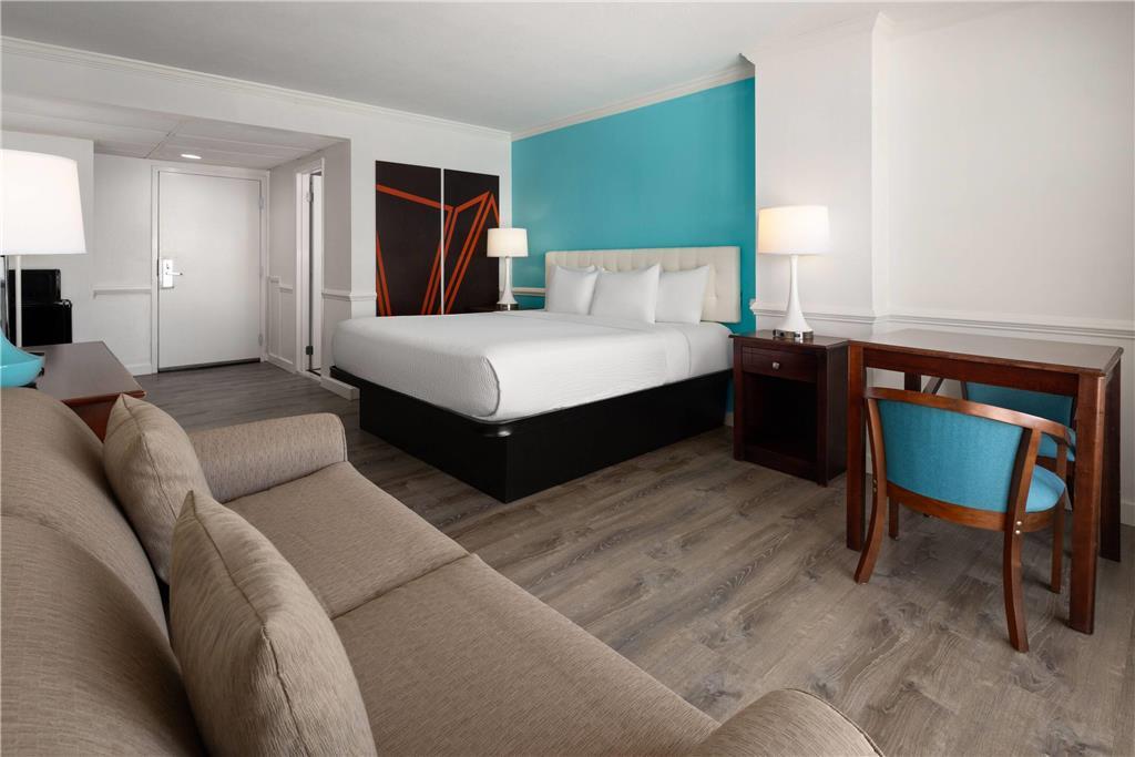 Howard Johnson Plaza By Wyndham Ocean Oceanfront Hotel