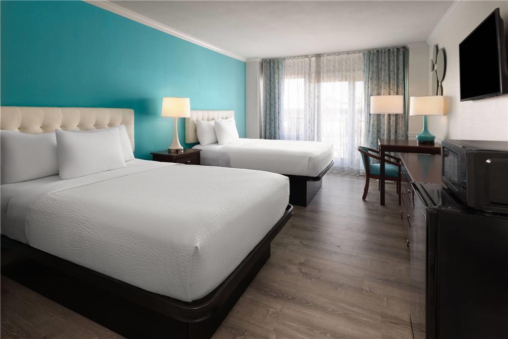 Howard Johnson Plaza By Wyndham Ocean Oceanfront 3*