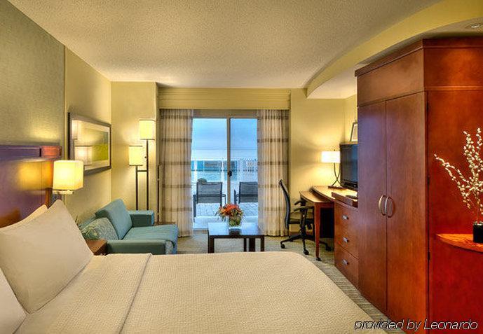 Hotel Courtyard By Marriott Ocean Oceanfront 4*