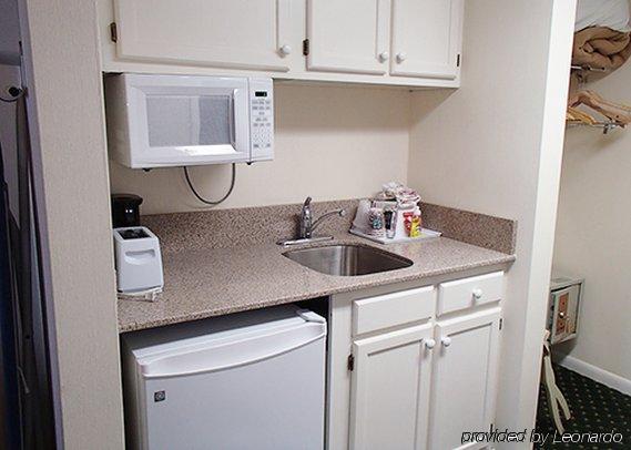 Quality Ocean Beachfront Inn 2*