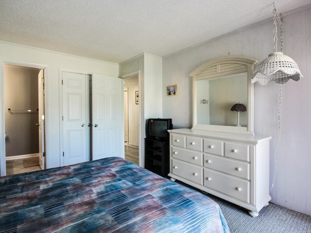 Apartment Bridgepoint I --- 8904 Rusty Anchor, Unit 25