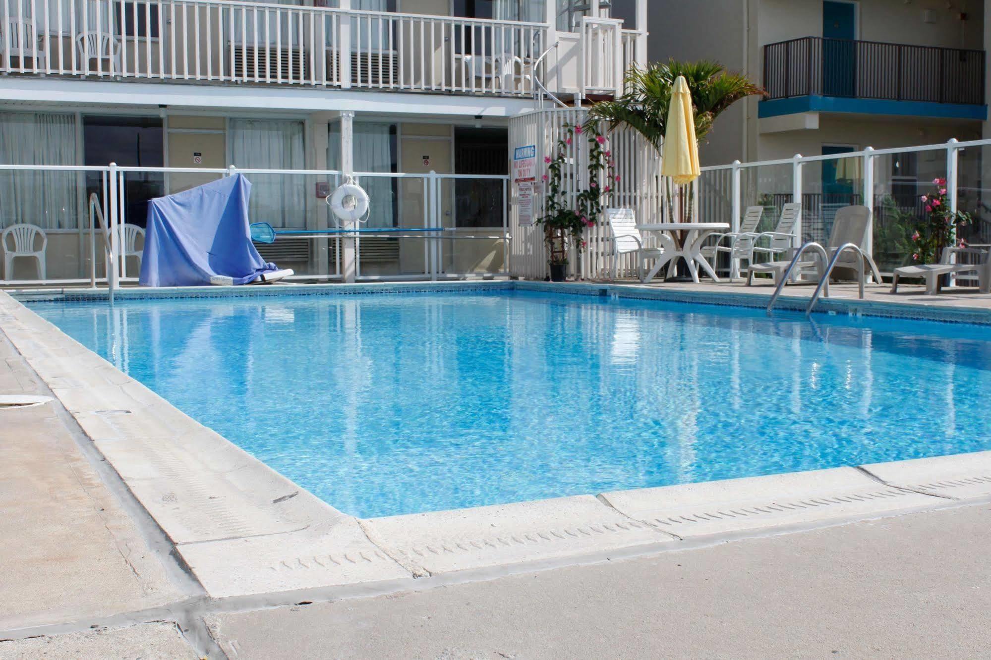 Seabonay Oceanfront Motel 2*