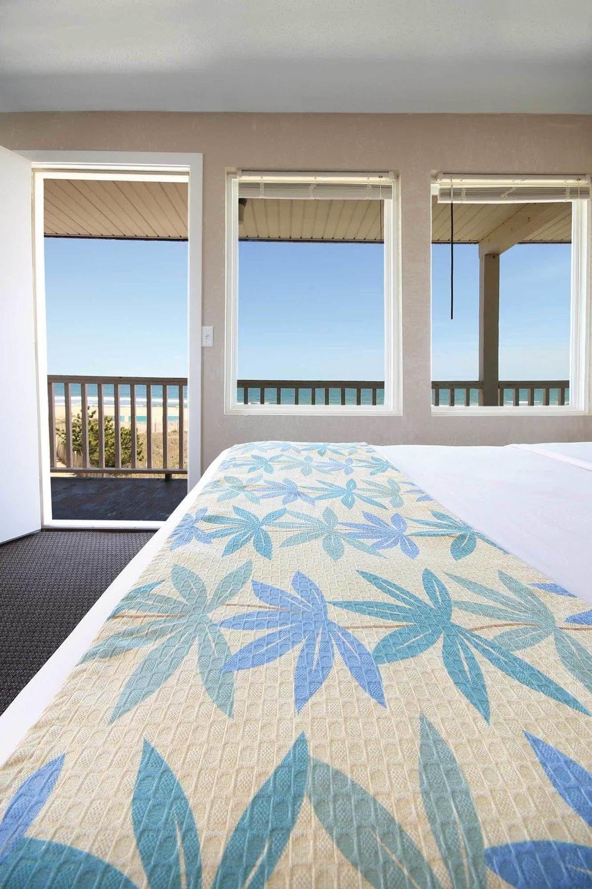 Seabonay Oceanfront 2*