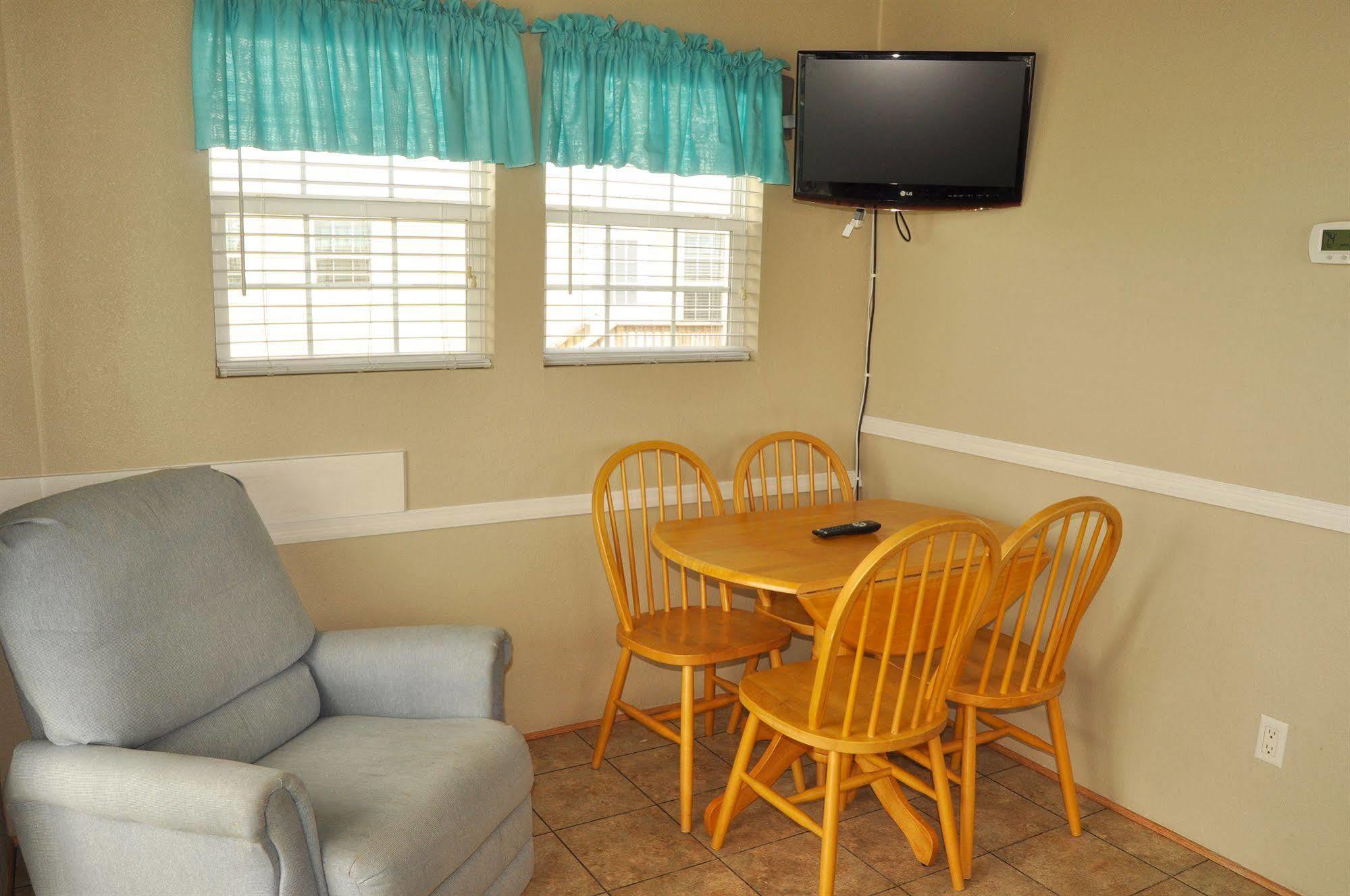 Castaways Rv & Campground 2*