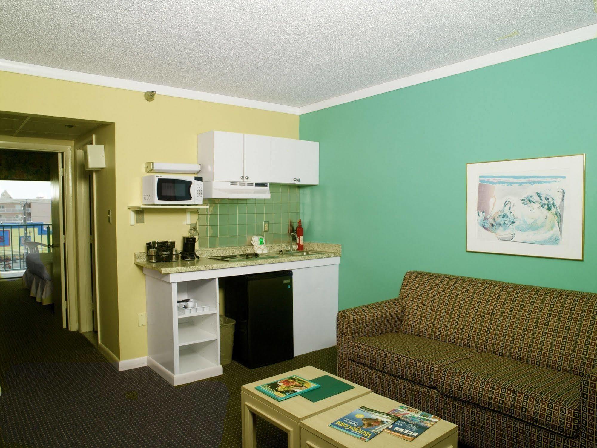 Cayman Hotel 3*