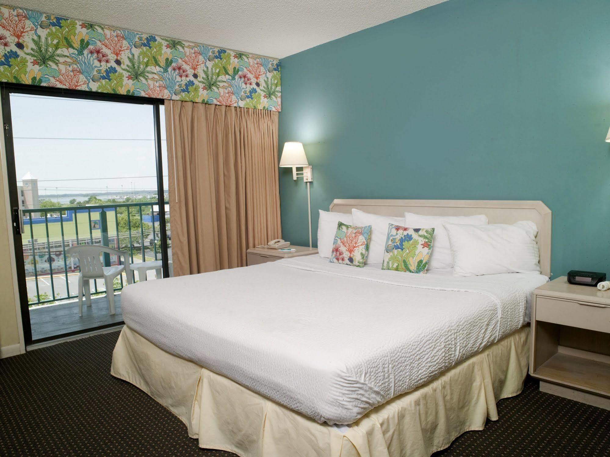 Cayman Hotel 3*