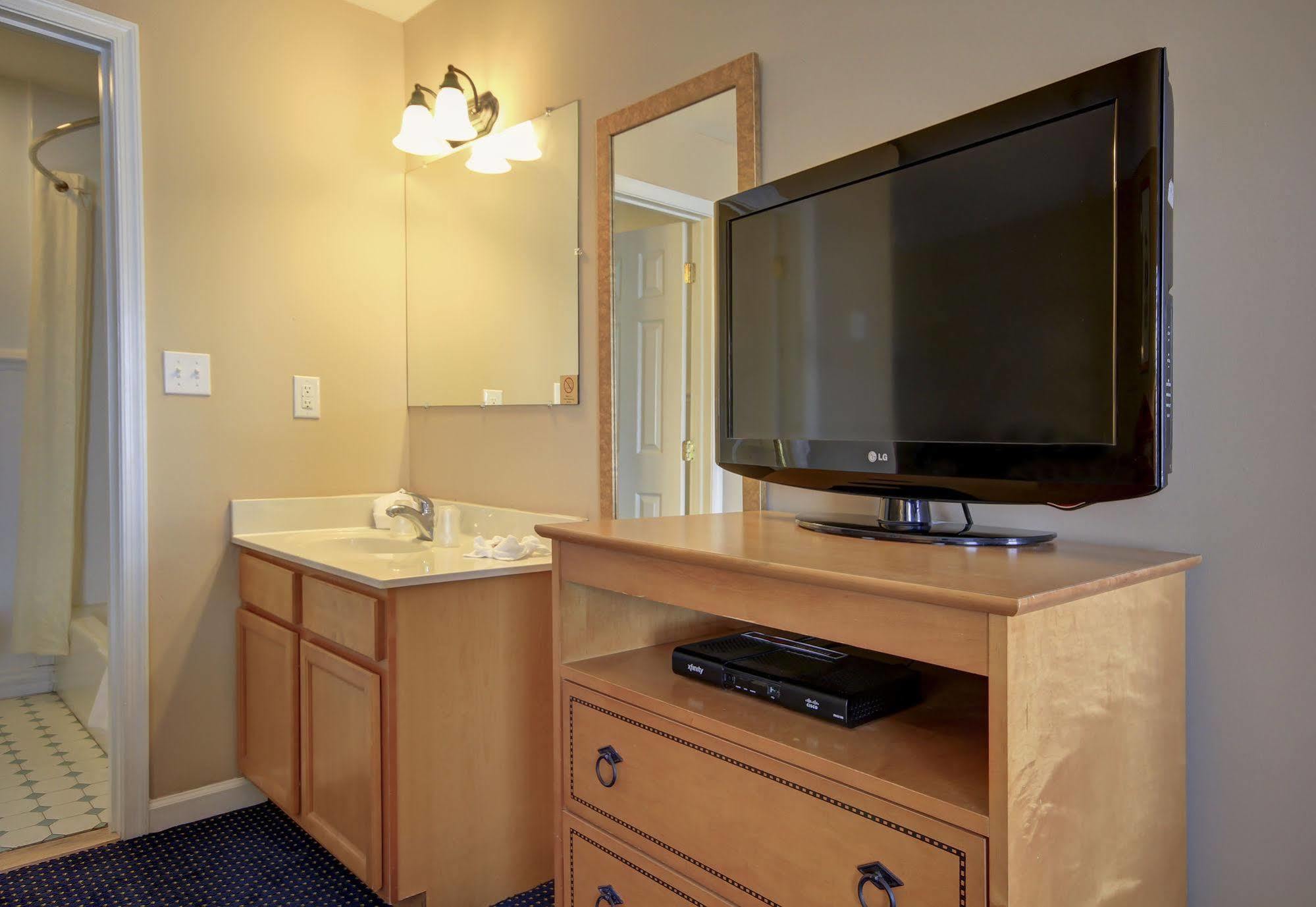 Ambassador Motel 2*