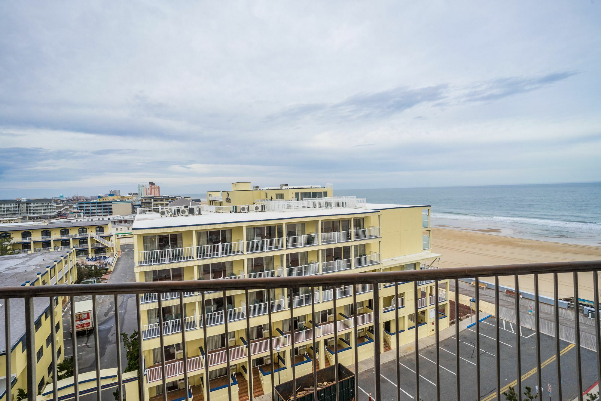 Grand Oceanfront Hotel 3*