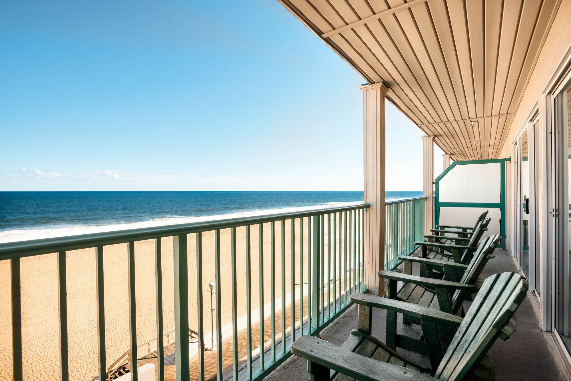 Days By Wyndham Ocean Oceanfront Hotel
