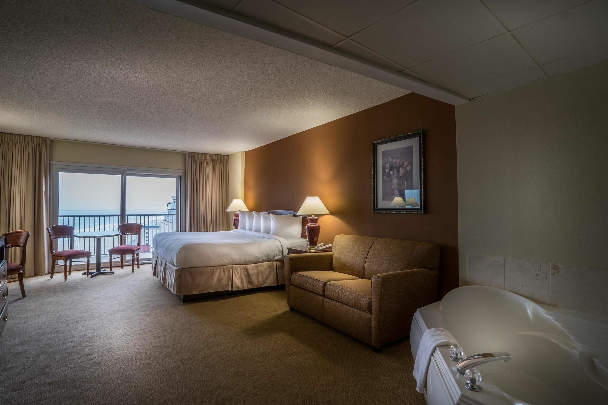 Grand Oceanfront Hotel 3*