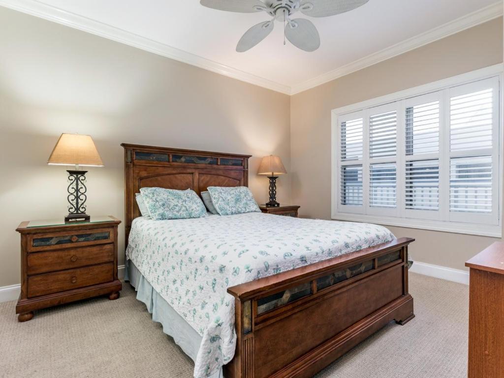 Apartment Belmont Towers 304