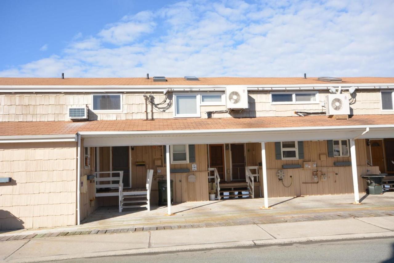 Pier 7 703 Apartment