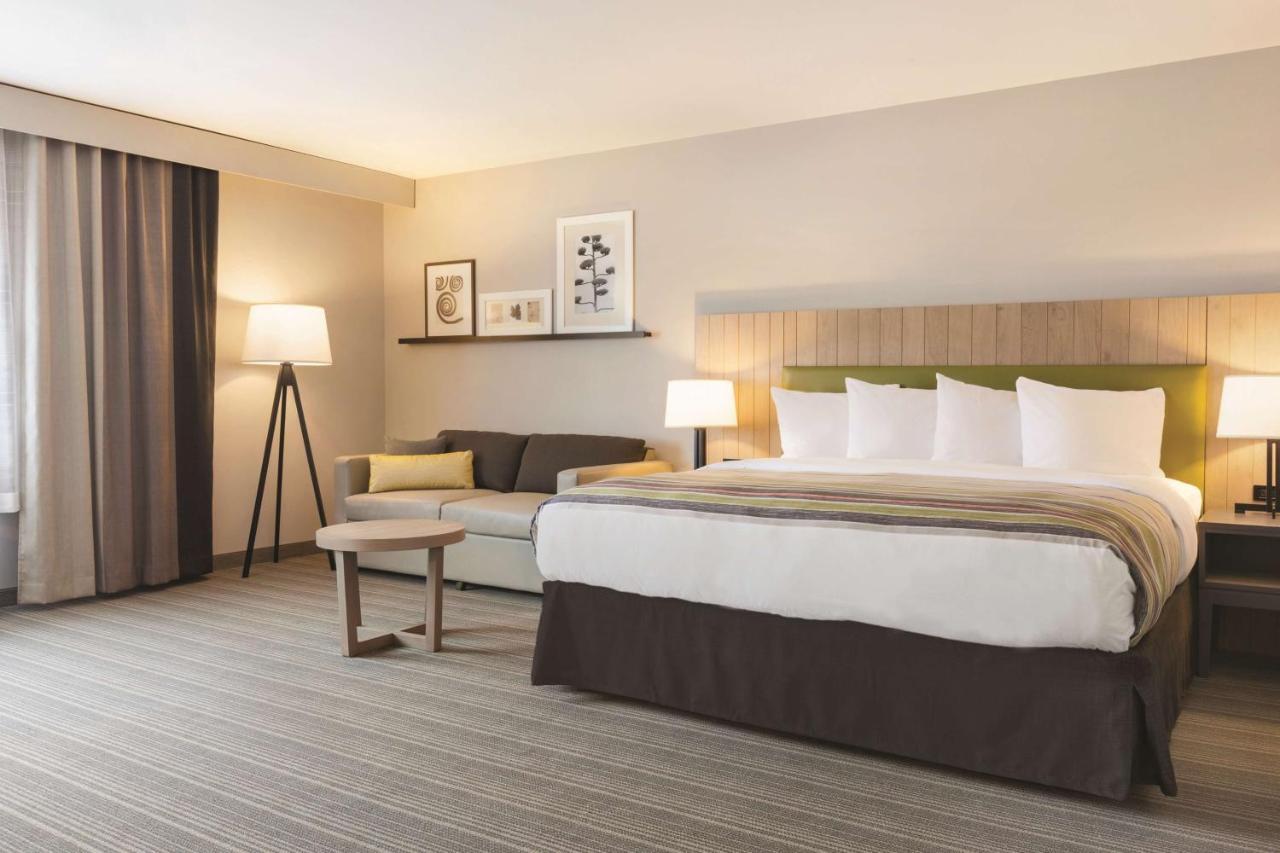 Country & By Radisson Ocean